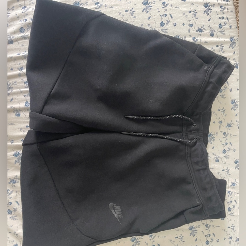 Black Nike tech sweatpants